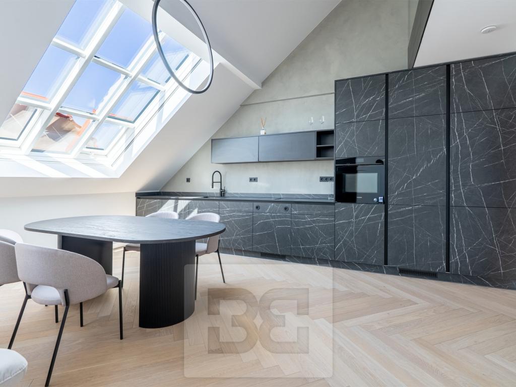 Pronájem bytu 4+kk 183 m2