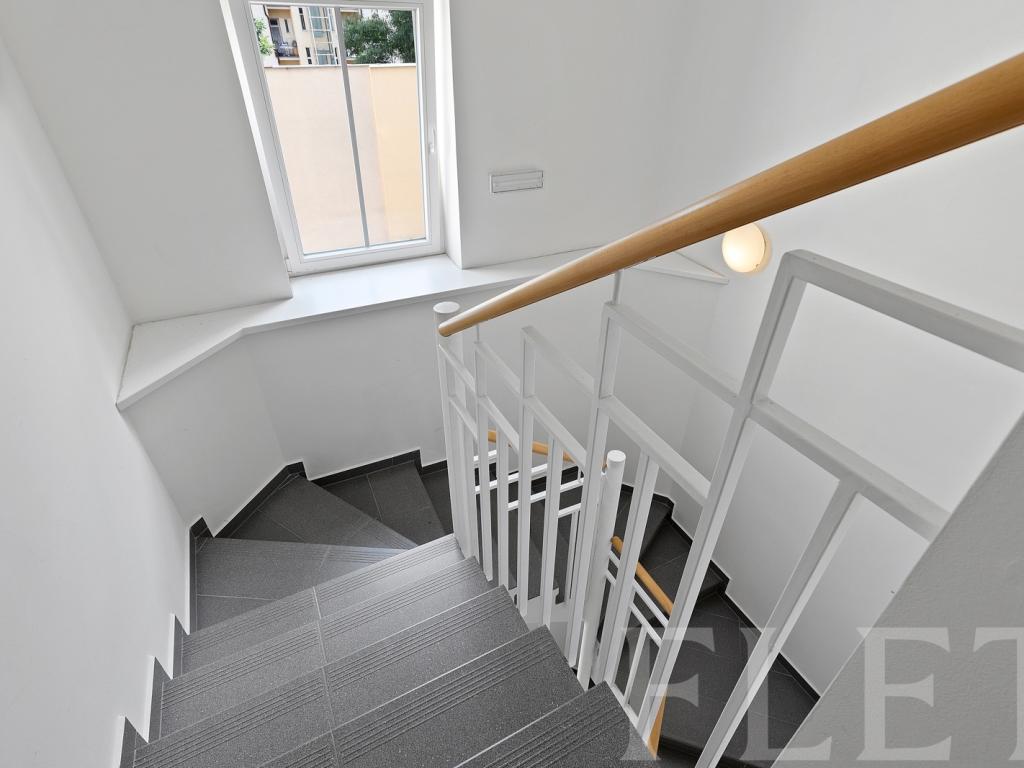 Pronájem bytu 1+kk 34 m2, Praha – náhled fotky 11