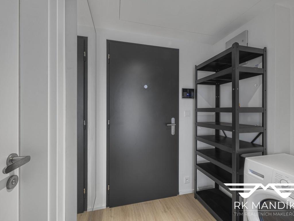 Pronájem bytu 1+kk 28 m2, Praha – náhled fotky 11