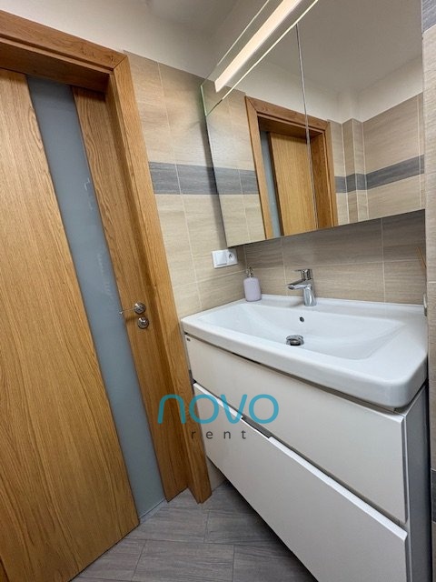 Pronájem bytu 3+1 115 m2, Praha – náhled fotky 30