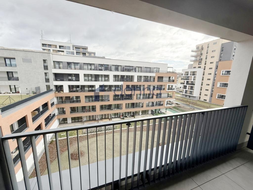 1-room apartment for rent · 32 m² · Praha — 742 €/mo