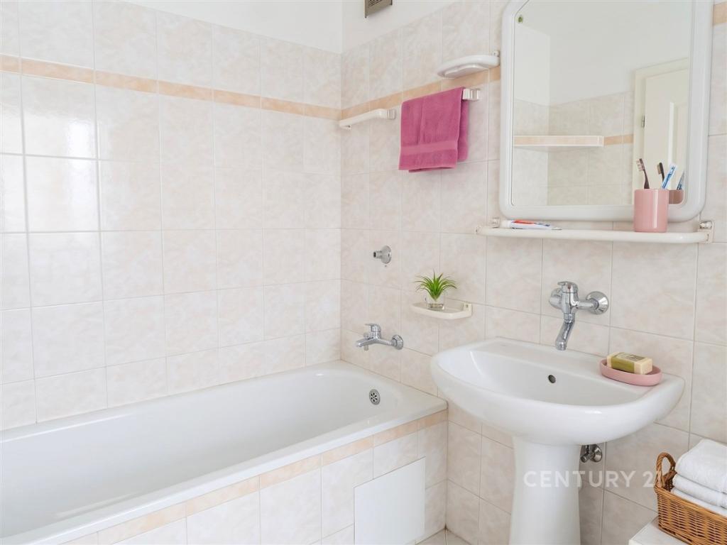 Pronájem bytu 2+1 67 m² – pohled 4
