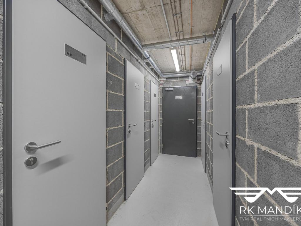 Pronájem bytu 1+kk 28 m2, Praha – náhled fotky 21