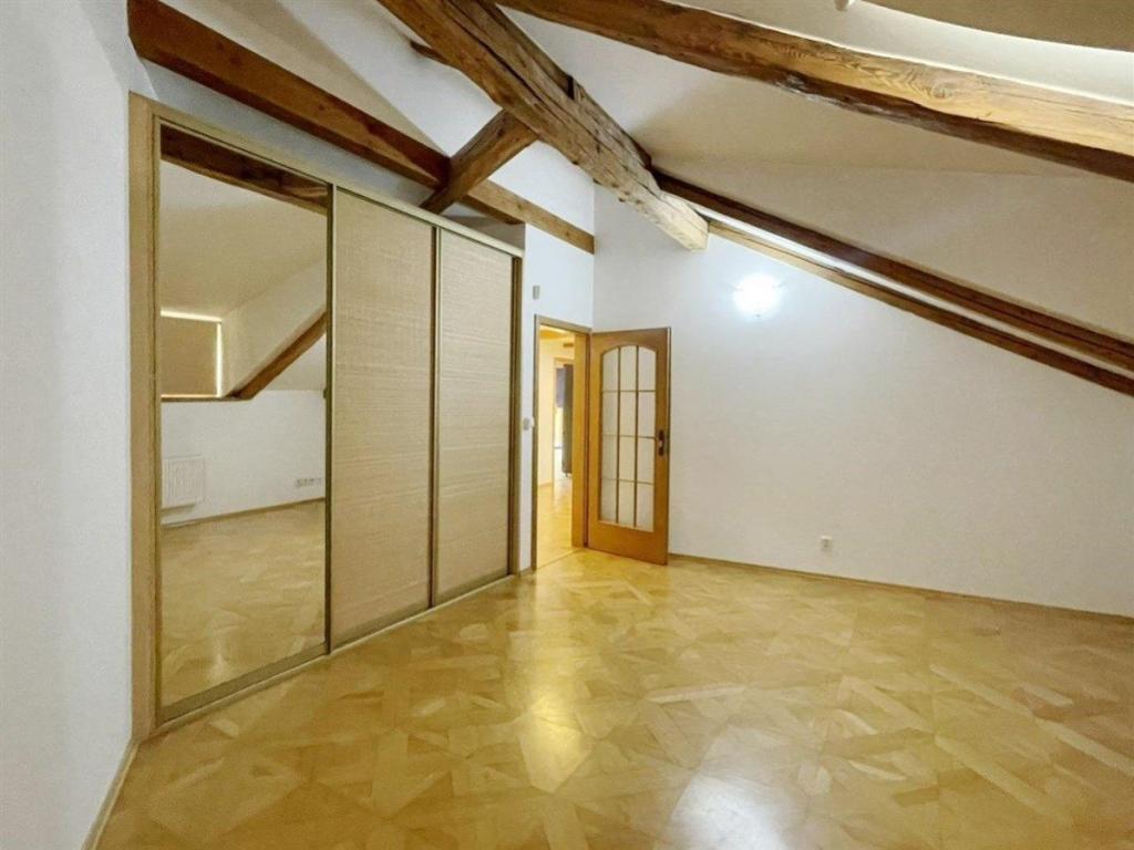 Pronájem bytu 4+kk 220 m2