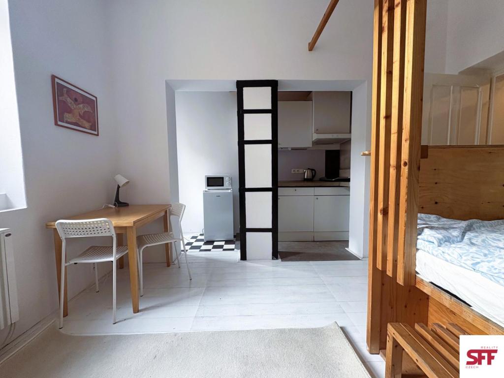 1-room apartment for rent · 30 m² · Praha — 742 €/mo