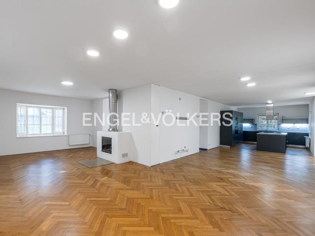 Pronájem domu 302 m2