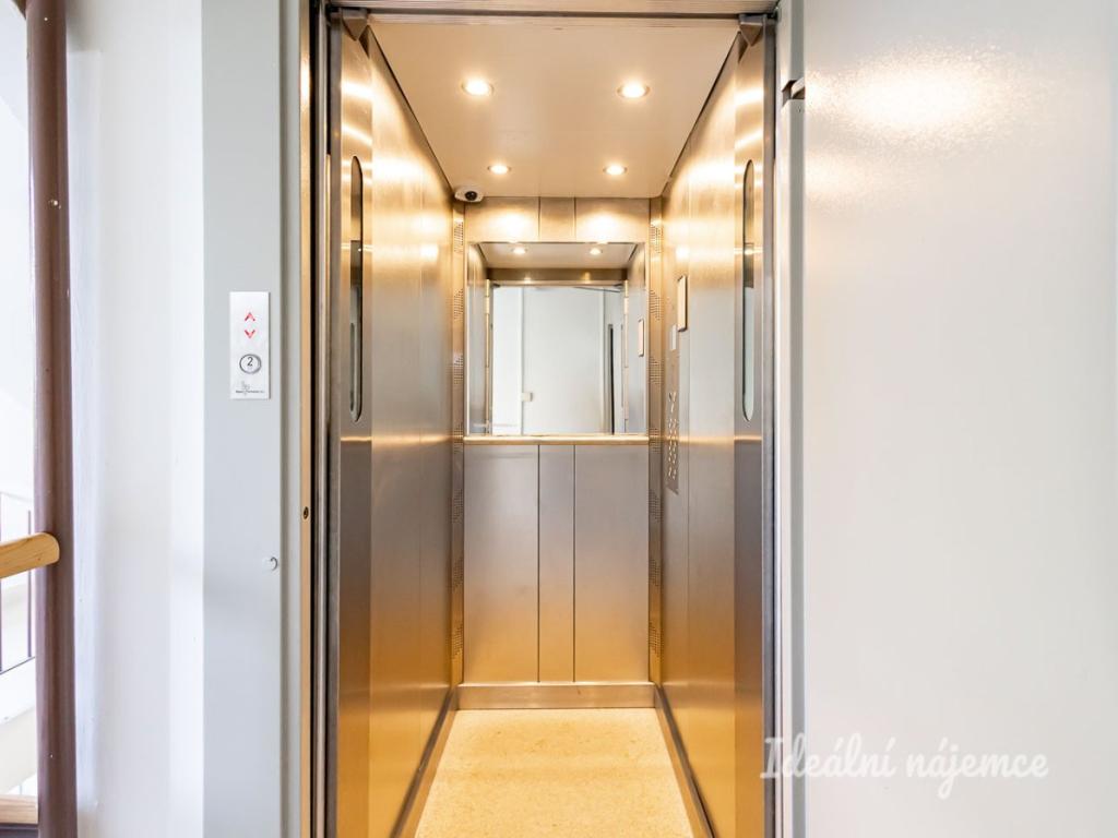 Pronájem bytu 3+kk 69 m2, Praha – náhled fotky 16