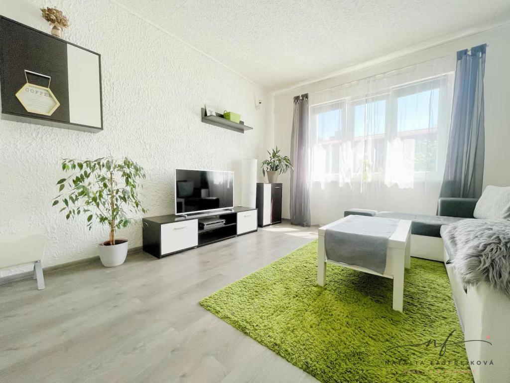 Pronájem bytu 2+1 64 m2, Ostrov – náhled fotky 7