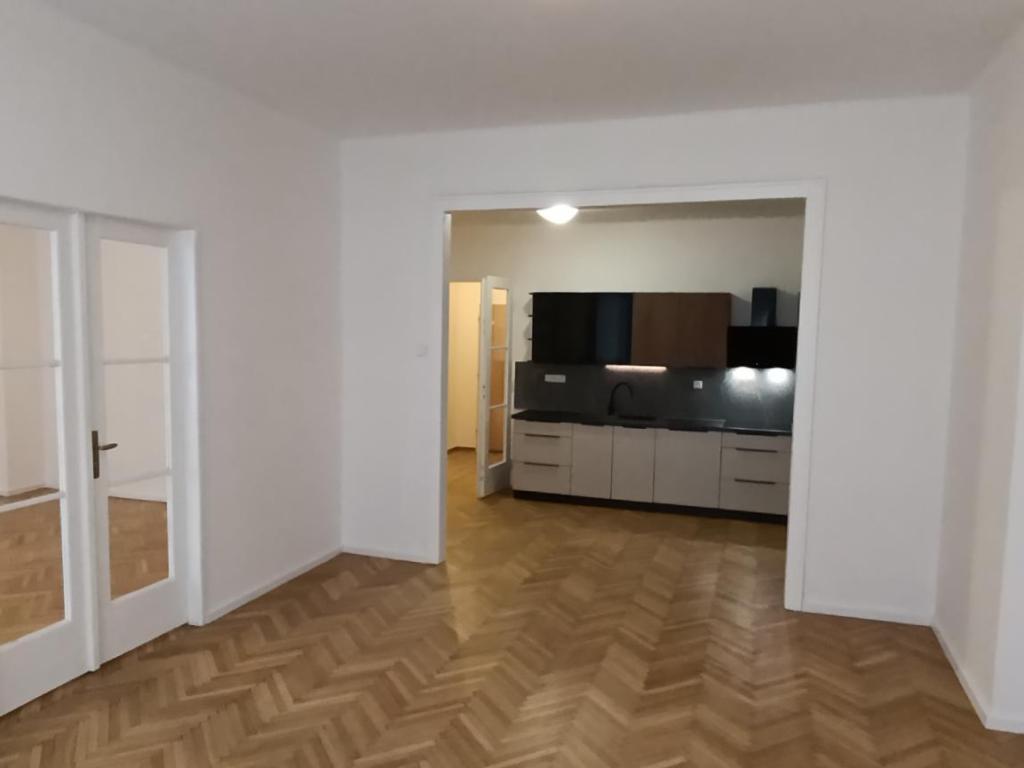 Pronájem bytu 2+1 78 m² – pohled 2