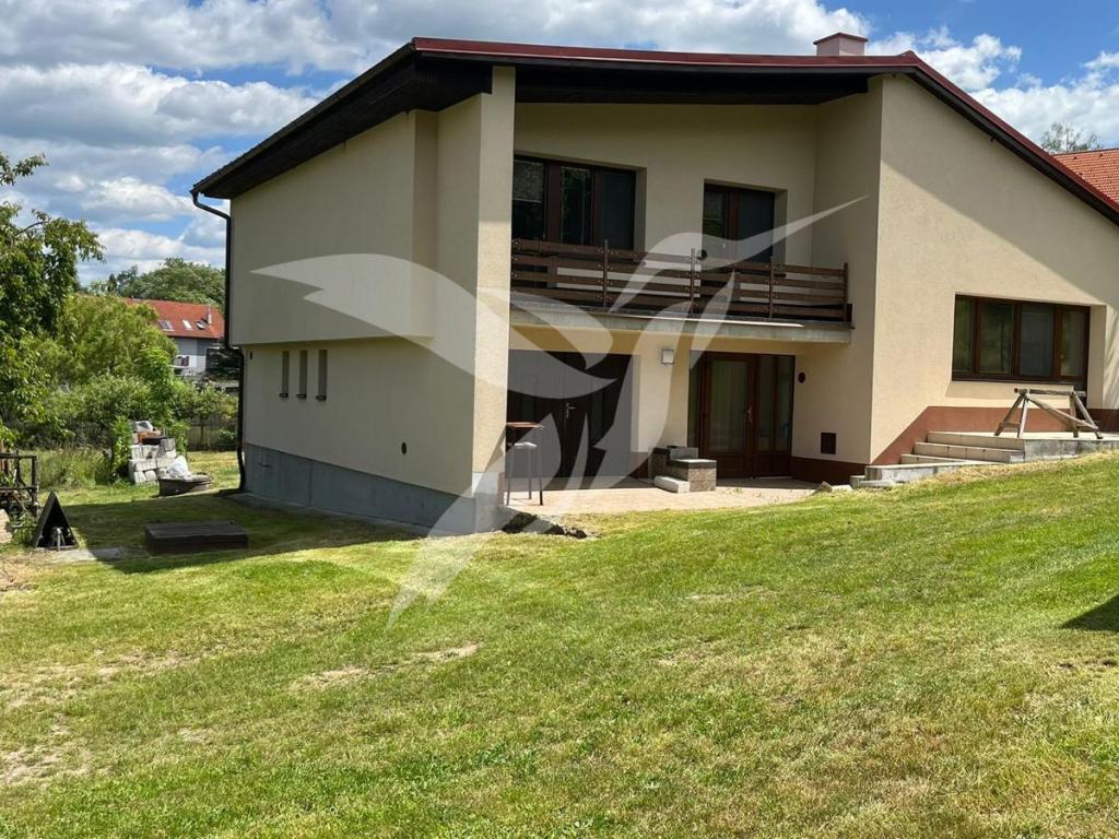 House, 242 m², land 1467 m²