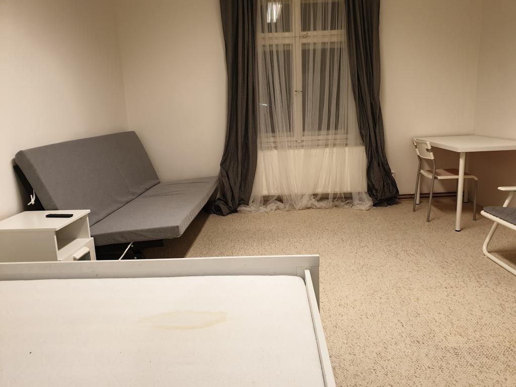 Spolubydleni bytu celý pokoj 20 m2