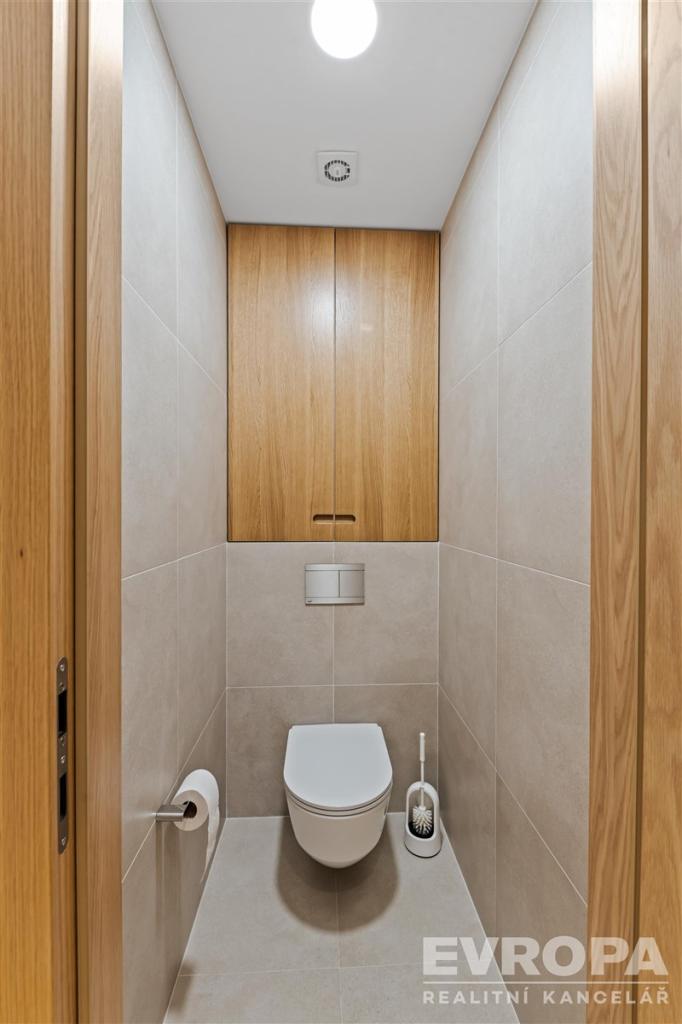 Pronájem bytu 4+kk 113 m2, Praha – náhled fotky 13