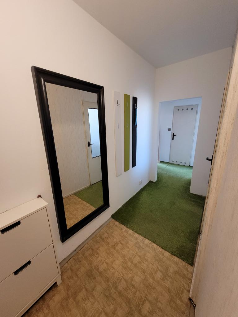 Pronajem bytu celý pokoj 60 m2