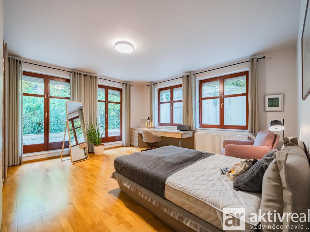 Pronájem bytu 4+kk 180 m2
