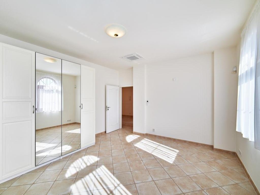 Pronájem domu 254 m2, Praha – náhled fotky 8