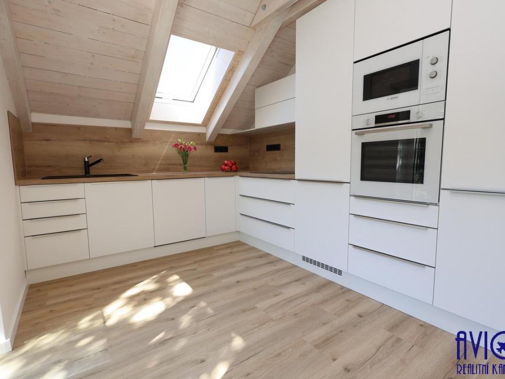 Pronájem bytu 4+kk 105 m2
