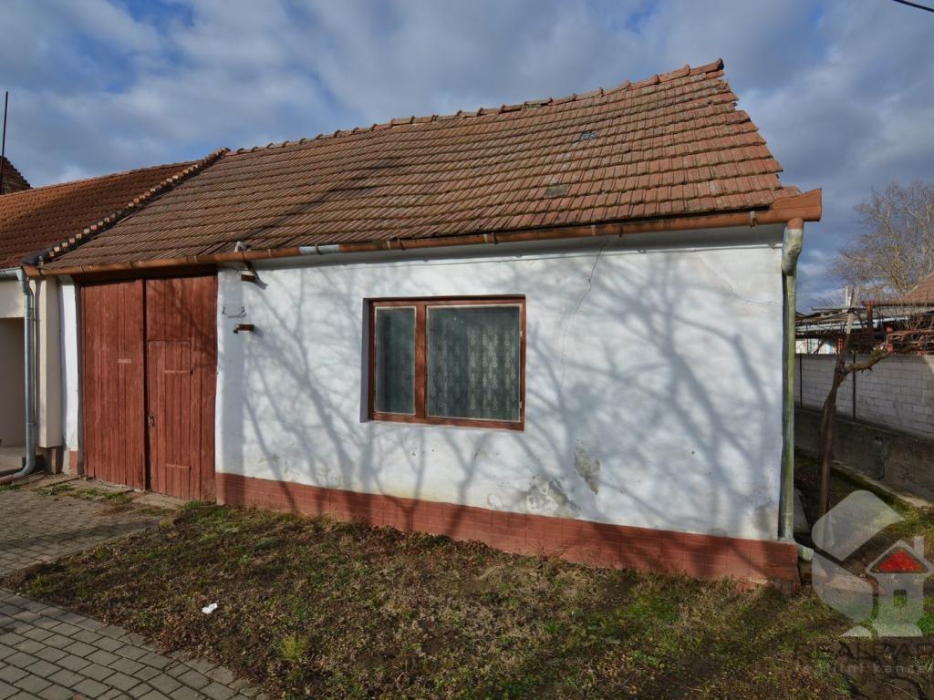 Listing 1