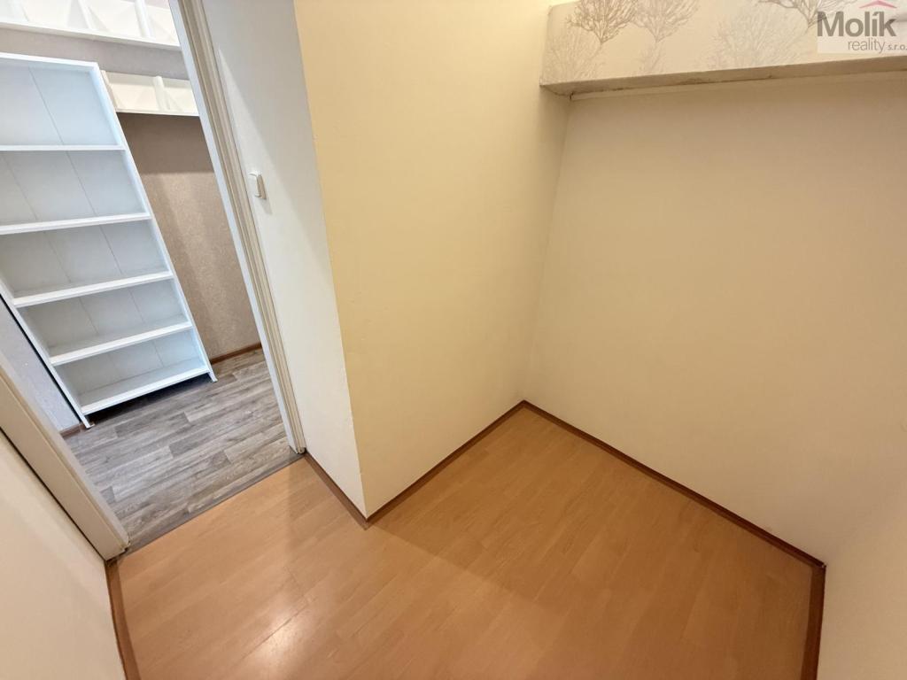 Pronájem bytu 1+kk 38 m2, Teplice – náhled fotky 11