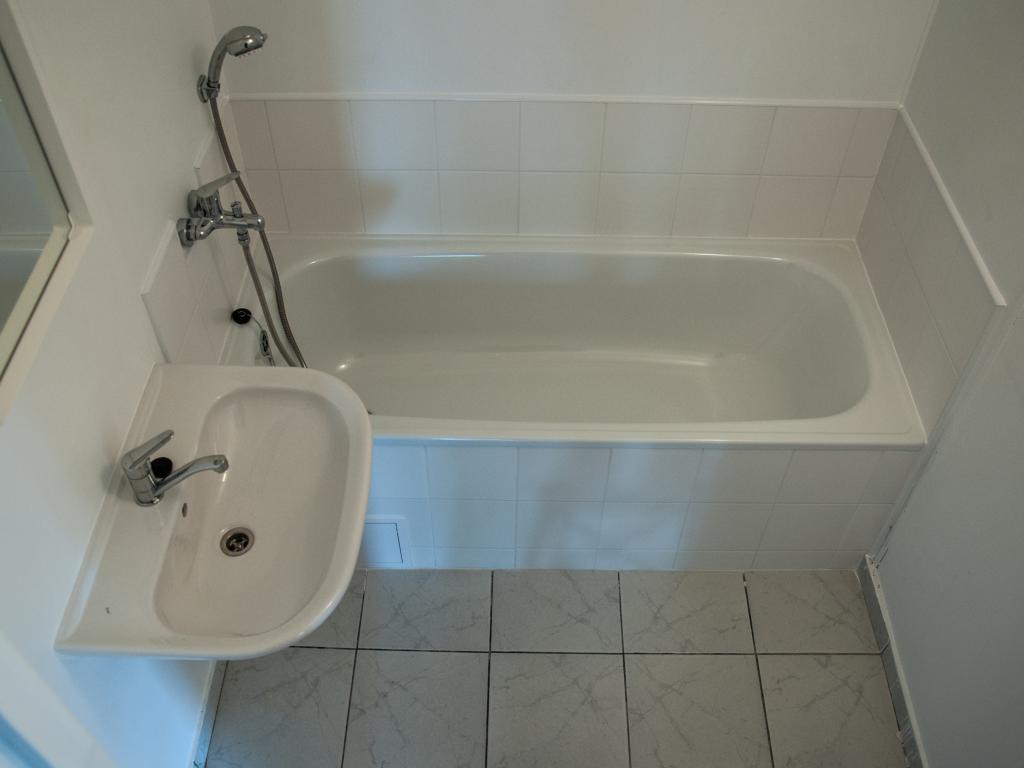 Spolubydleni bytu celý pokoj 80 m2