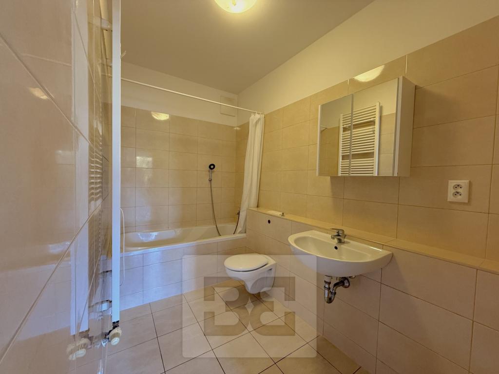 Pronájem bytu 2+kk 63 m2, Praha – náhled fotky 17