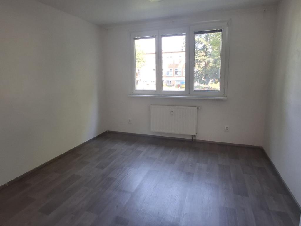 Pronájem bytu 3+kk 74 m² – pohled 2