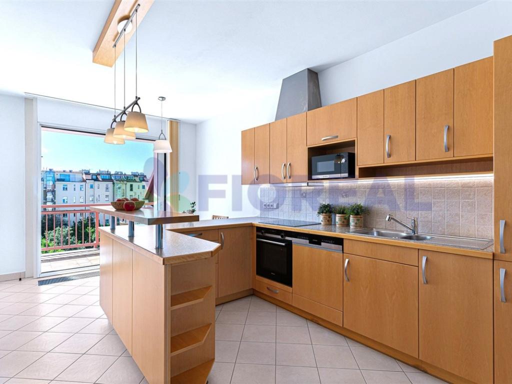 Pronájem bytu 5+1 230 m2, Praha – náhled fotky 12
