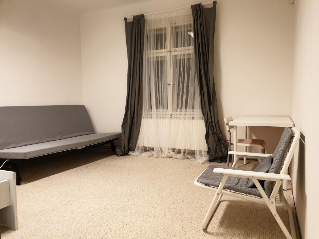 Spolubydleni bytu celý pokoj 20 m2