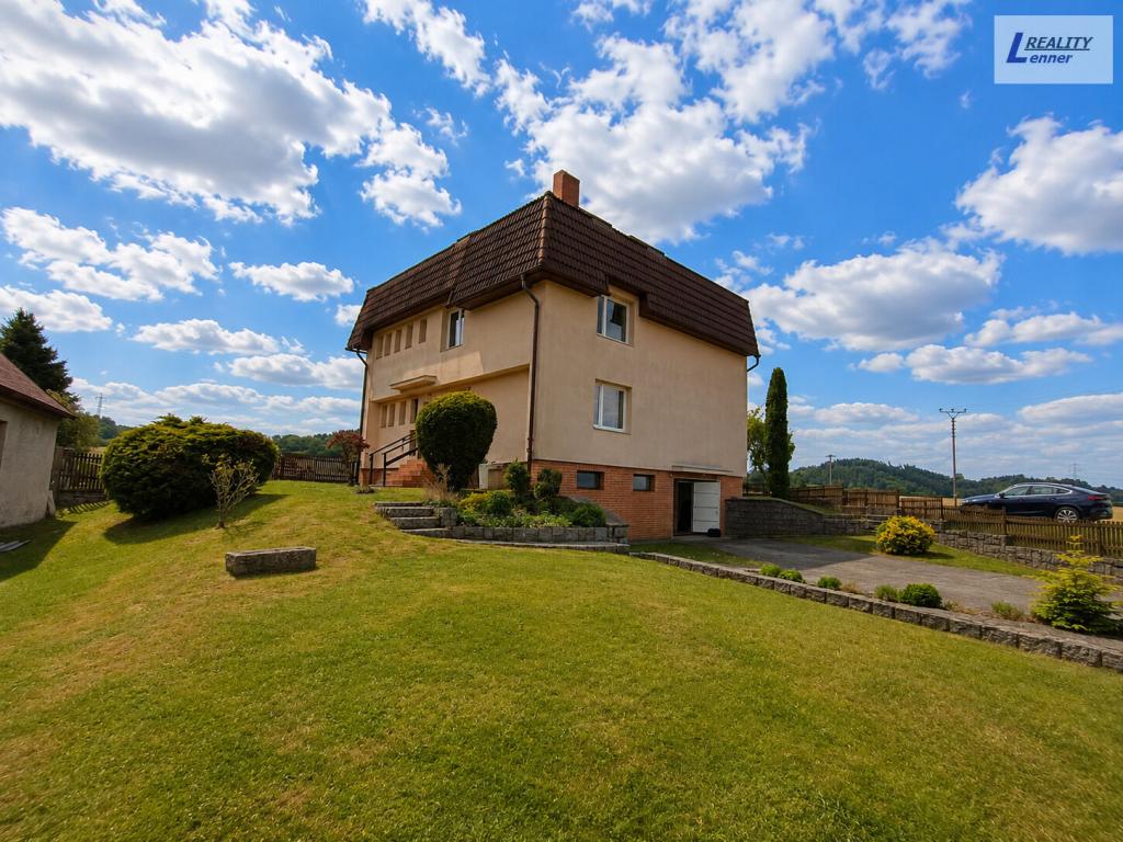 House, 300 m², land 1600 m²