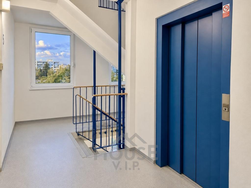 Prodej bytu 2+kk 44 m2, Praha – náhled fotky 9