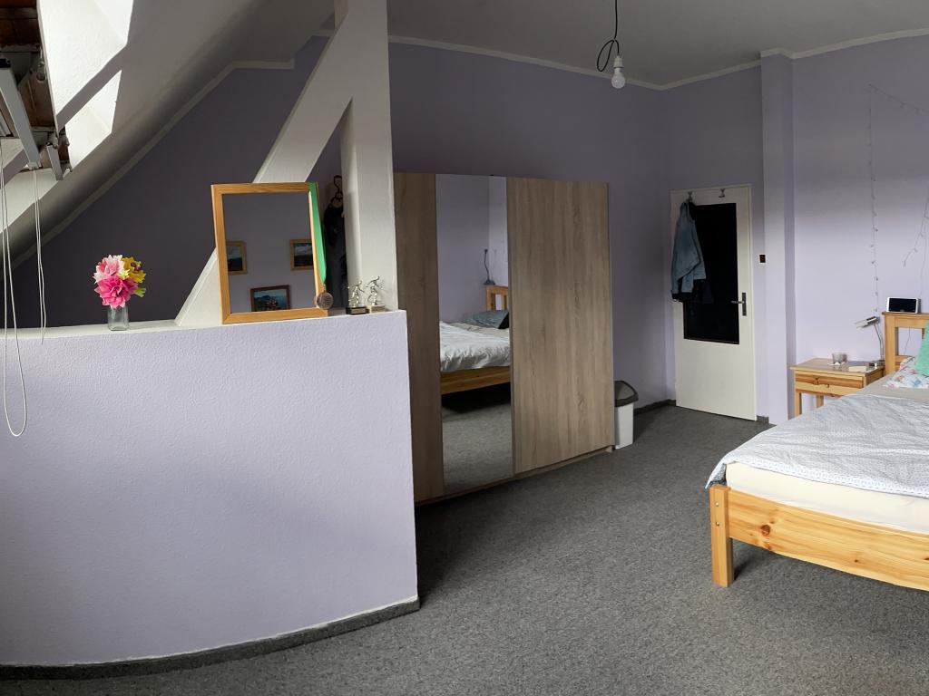 Spolubydleni bytu celý pokoj 30 m2