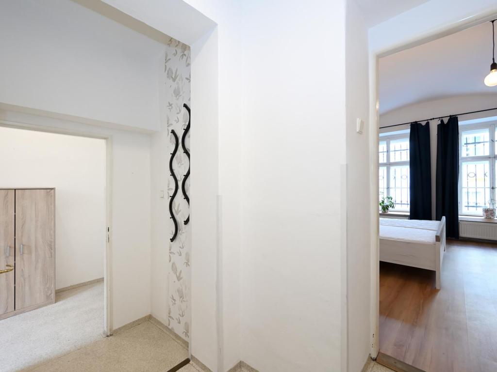 Pronájem bytu 2+kk 50 m2, Praha – náhled fotky 7