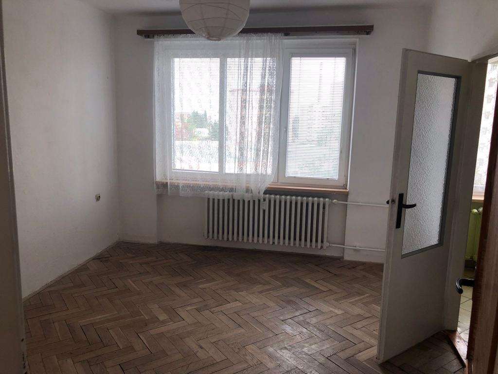Spolubydleni bytu celý pokoj 54 m2