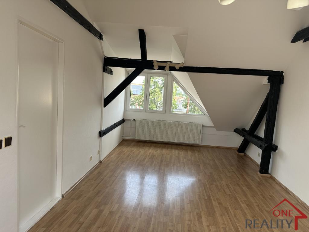 Pronájem bytu 3+1 90 m2, Staré Město – náhled fotky 11