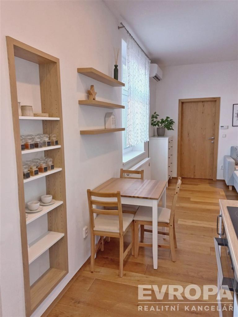 Pronájem bytu 2+kk 54 m2