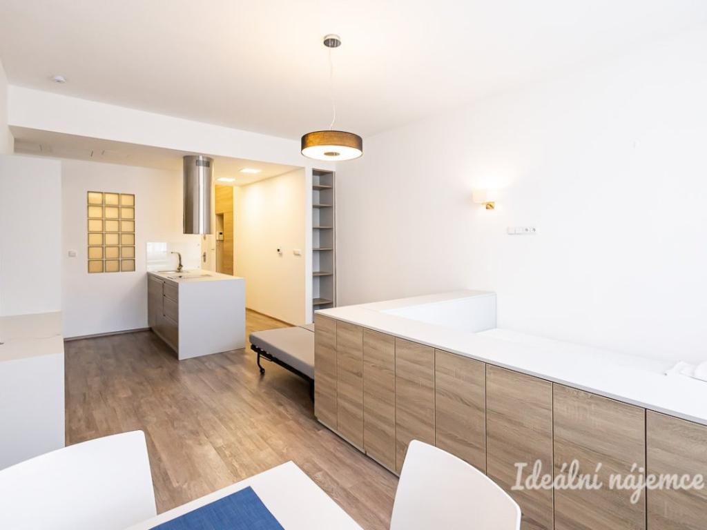 Pronájem bytu 1+kk 38 m2
