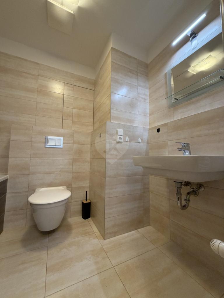 Pronájem bytu 1+kk 34 m2, Praha – náhled fotky 9