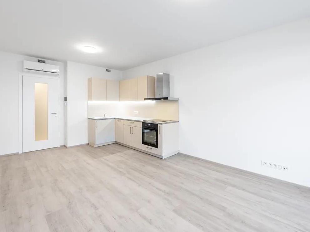 Pronájem bytu 1+kk 35 m2