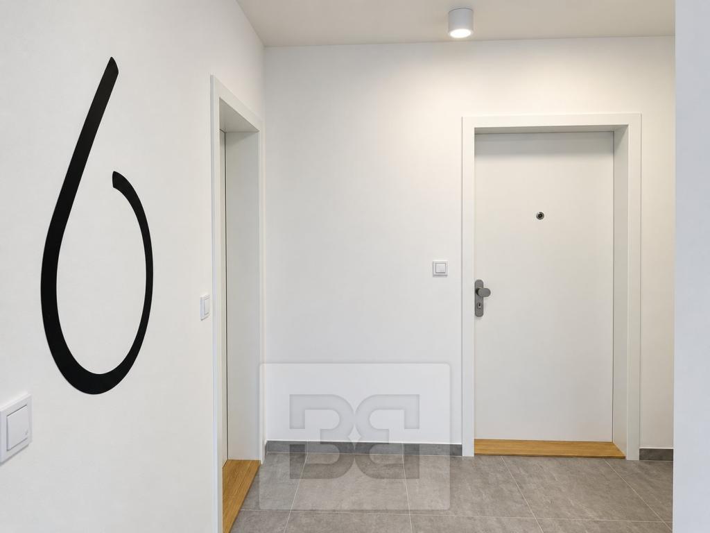 Pronájem bytu 2+kk 78 m2, Praha – náhled fotky 12