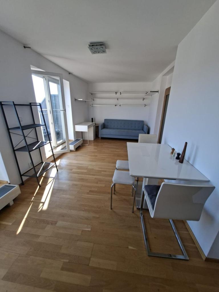 Prodej bytu 2+kk 74 m2, Praha – náhled fotky 8