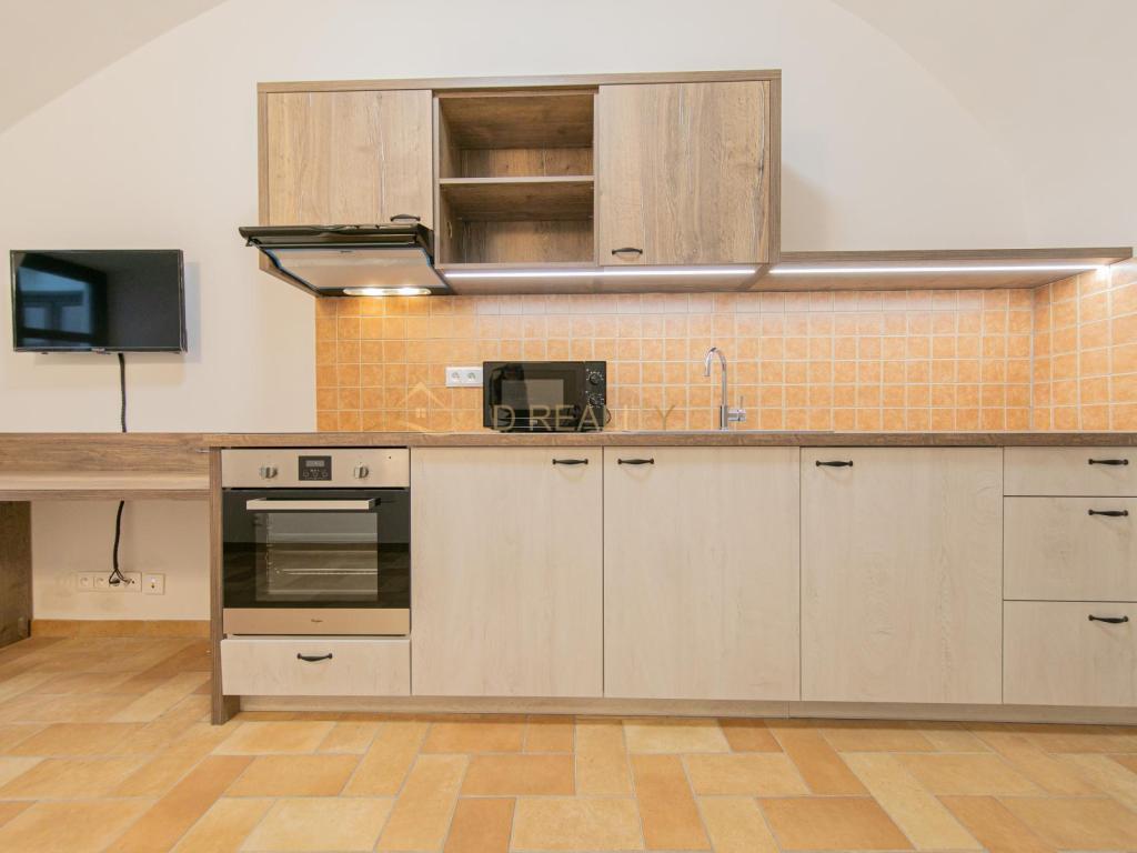 Pronájem 2+kk, Olomouc - Šemberova, 12900 Kč, 31