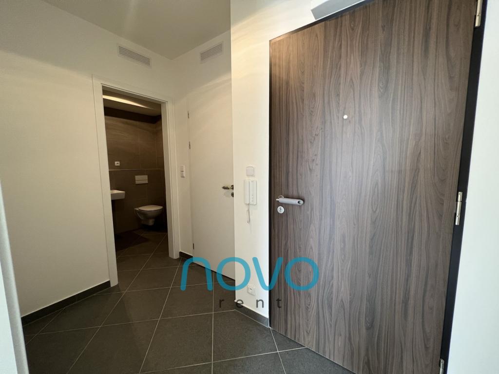 Pronájem bytu 1+kk 34 m2, Praha – náhled fotky 12
