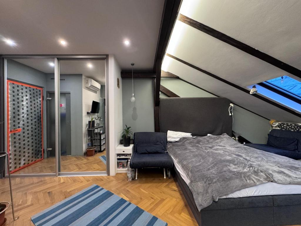 Prodej bytu 1+kk 45 m2, Praha – náhled fotky 9