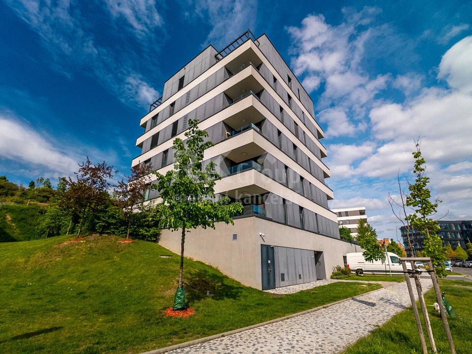 Pronájem bytu 3+kk 81 m2, Praha – náhled fotky 24