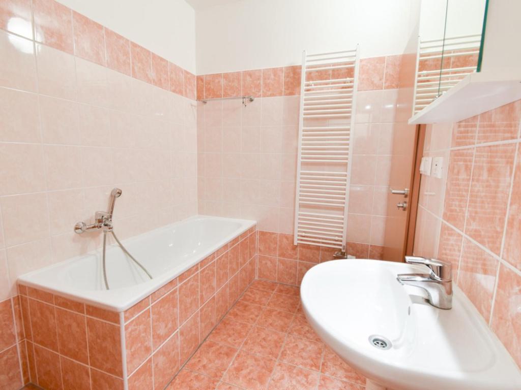 Pronájem bytu 2+kk 56 m² – pohled 6