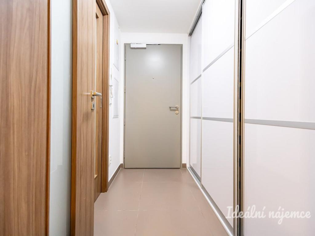 Pronájem bytu 2+kk 44 m2, Praha – náhled fotky 12