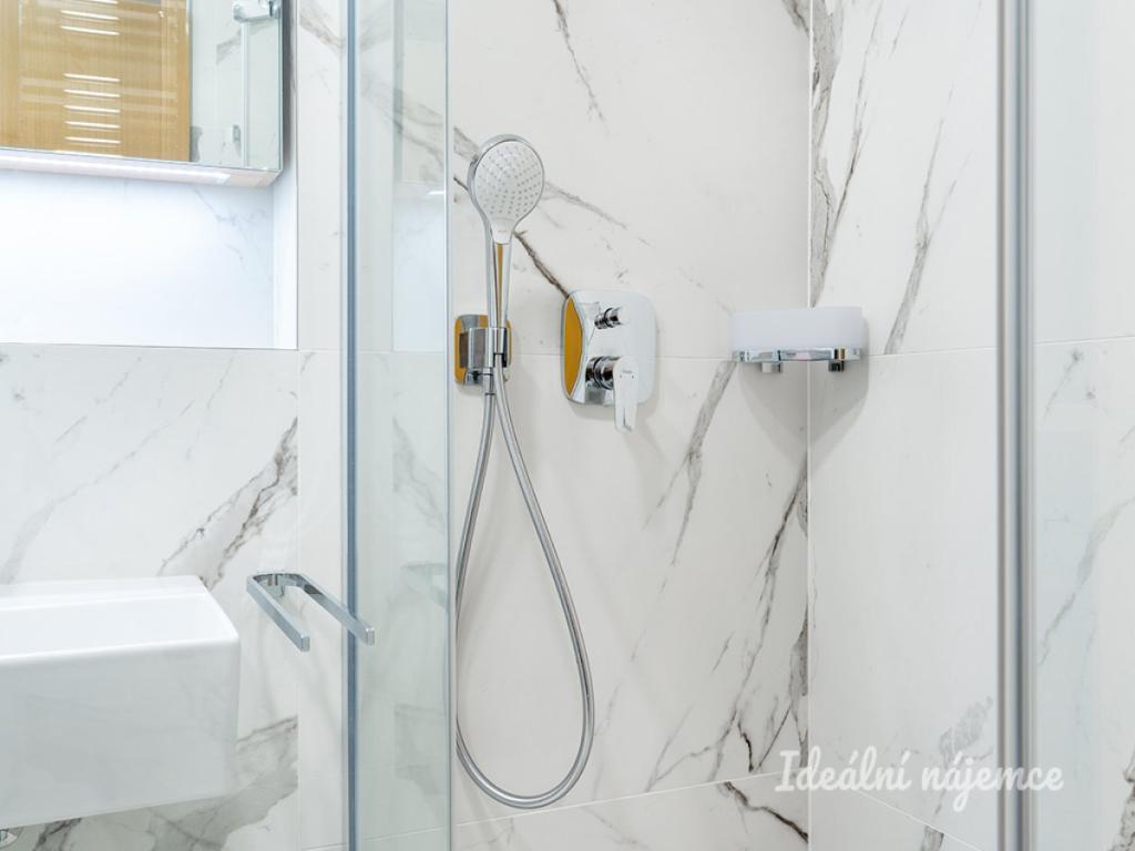 Pronájem bytu 2+kk 58 m2, Praha – náhled fotky 19