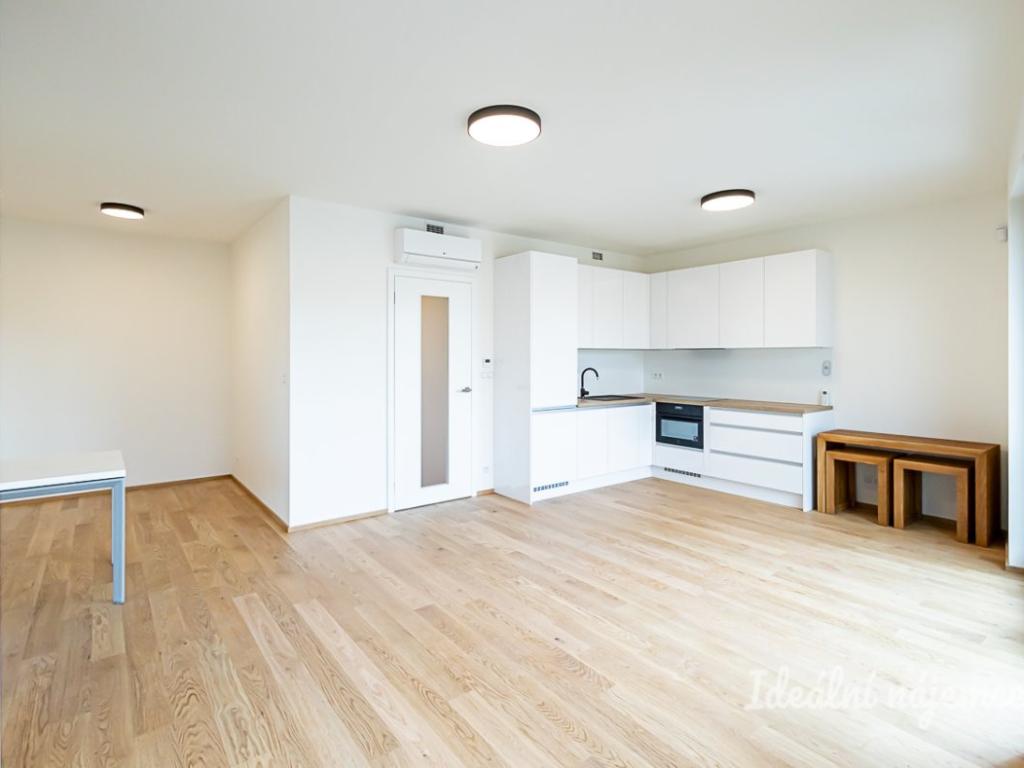 1-room apartment for rent · 42 m² · Praha — 907 €/mo