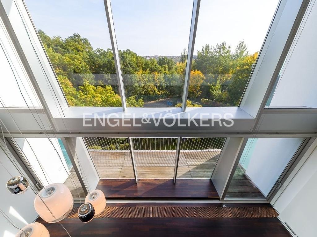 Pronájem bytu 6 a více 297 m2