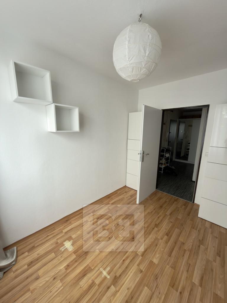 Pronájem bytu pokoj 54 m2