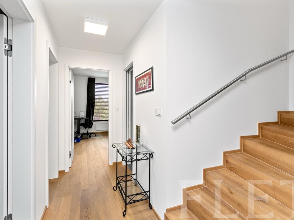 Pronájem domu 217 m² – pohled 3